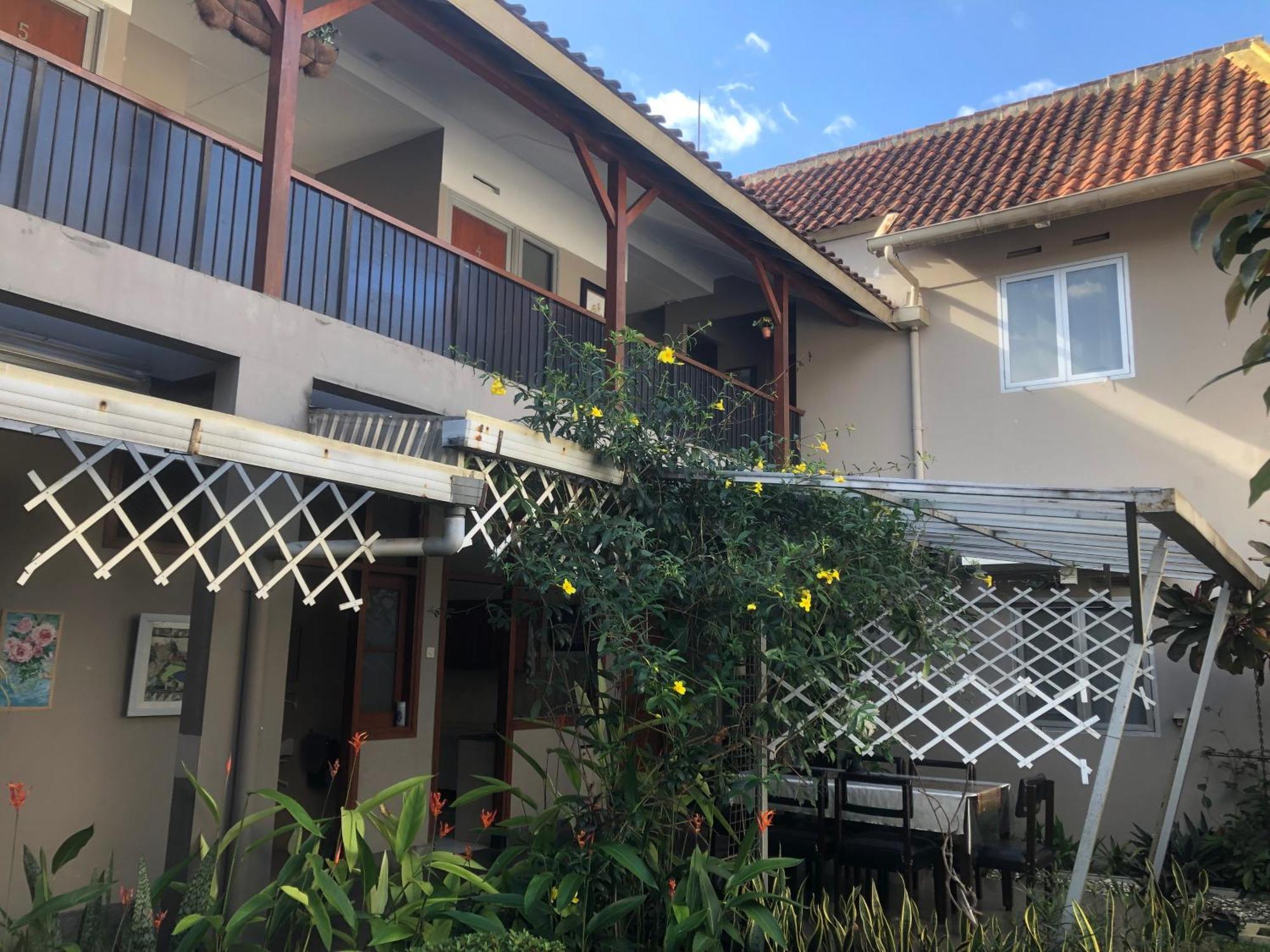 De Riau Guesthouse Бандунг Екстериор снимка