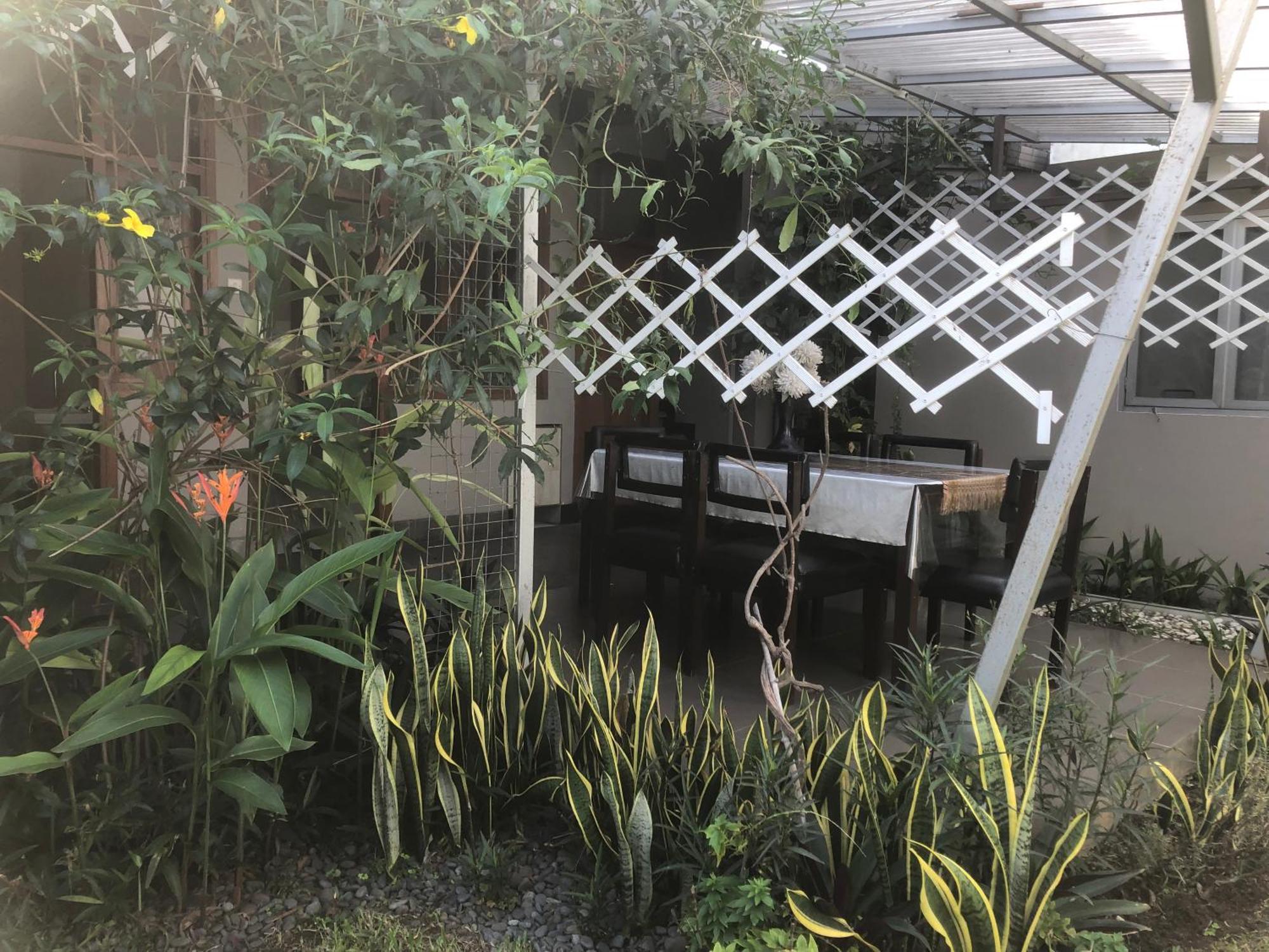 De Riau Guesthouse Бандунг Екстериор снимка