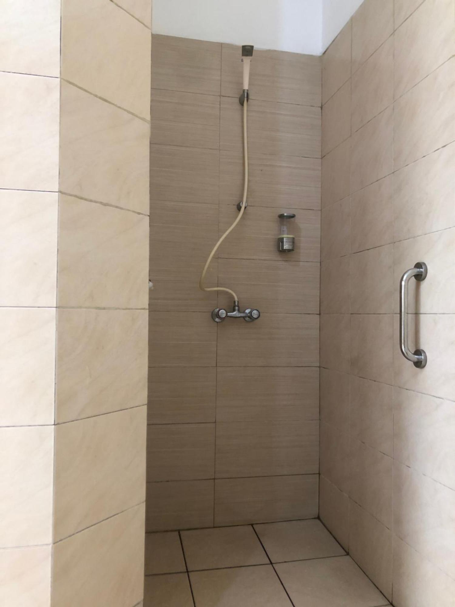 De Riau Guesthouse Бандунг Екстериор снимка
