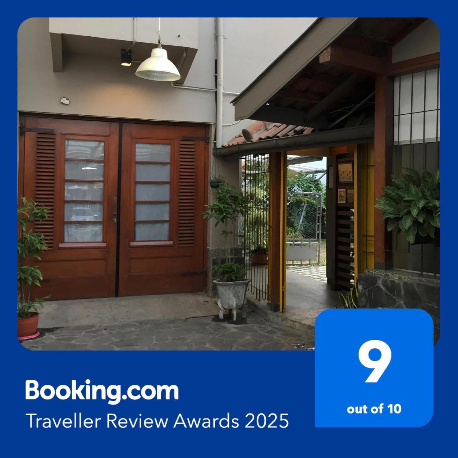 De Riau Guesthouse Бандунг Екстериор снимка