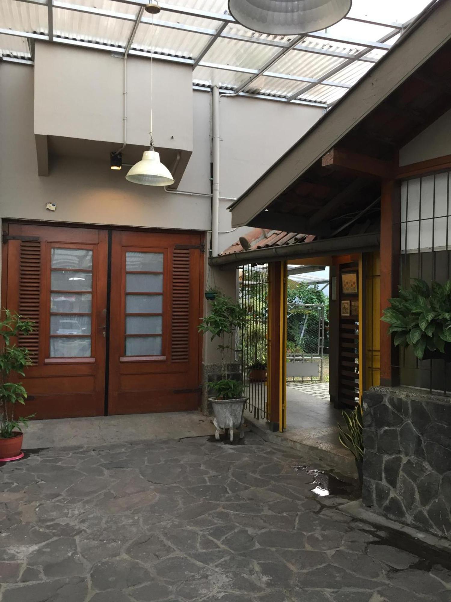 De Riau Guesthouse Бандунг Екстериор снимка