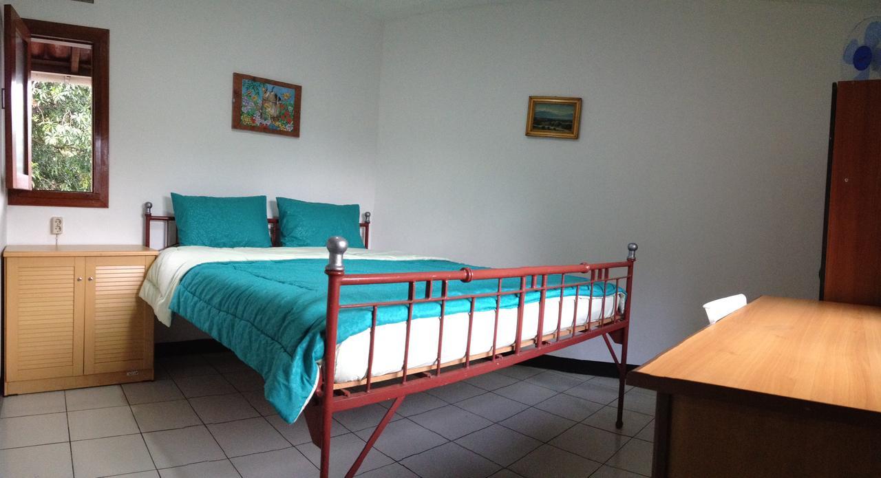 De Riau Guesthouse Бандунг Стая снимка
