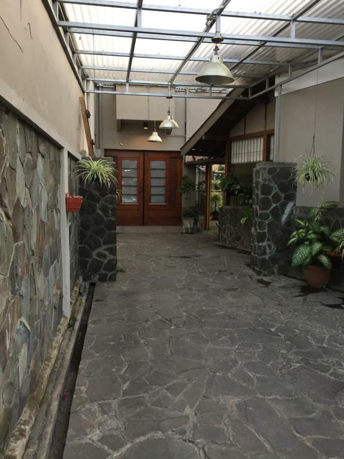 De Riau Guesthouse Бандунг Екстериор снимка