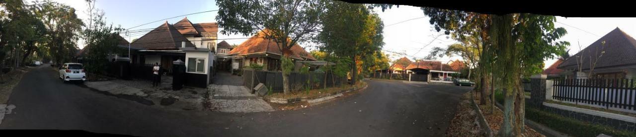 De Riau Guesthouse Бандунг Екстериор снимка